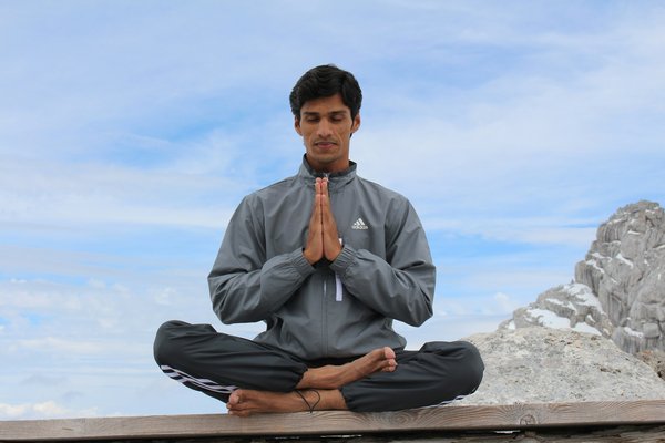 Quels sont les meilleurs spots pour une retraite de yoga dans les montagnes de l'Himalaya ?